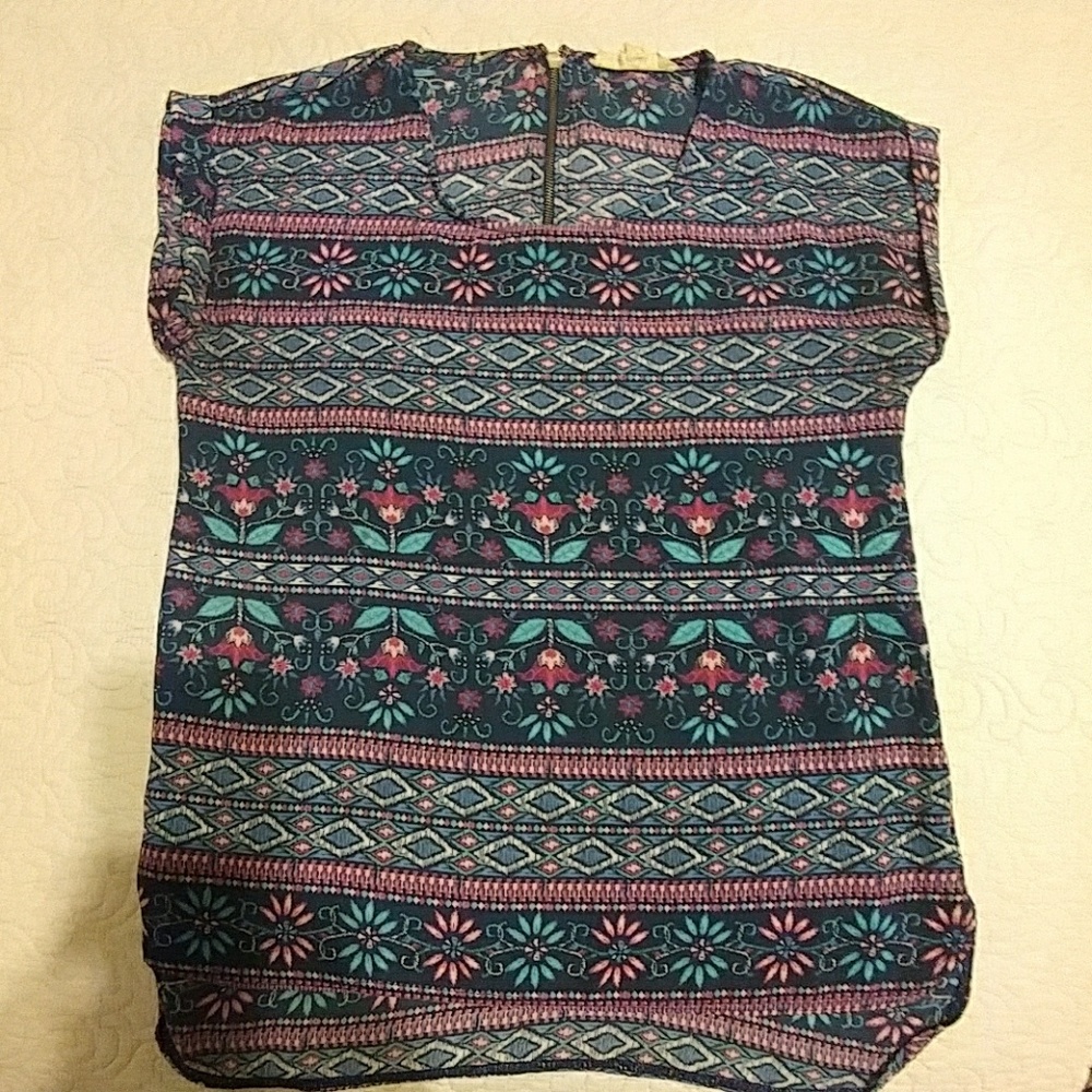 Brand: Pink Republic blouse. Size Small